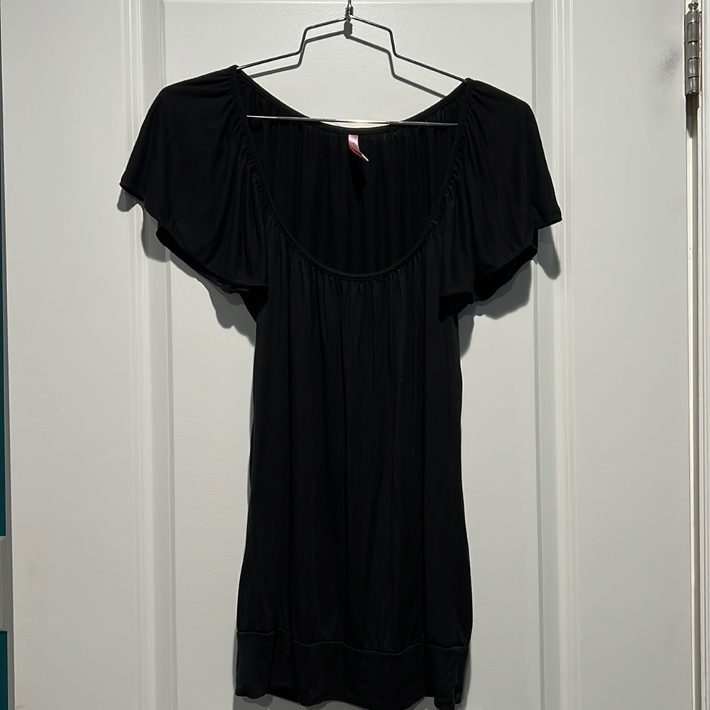 EIGHT Sixty black scoop neck tshirt. Size small.